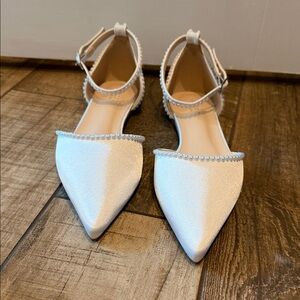 Chic White Women's Flats with Ankle Strap